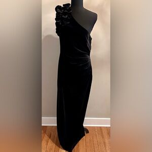 Chic Black One-Shoulder Dress with Floral Detail